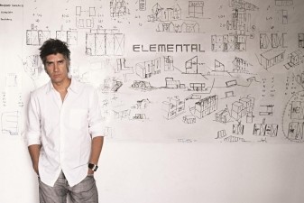Alejandro Aravena, 48 ans, devient le premier Chilien à remporter le Prix Pritzker, équivalent du Nobel en architecture.