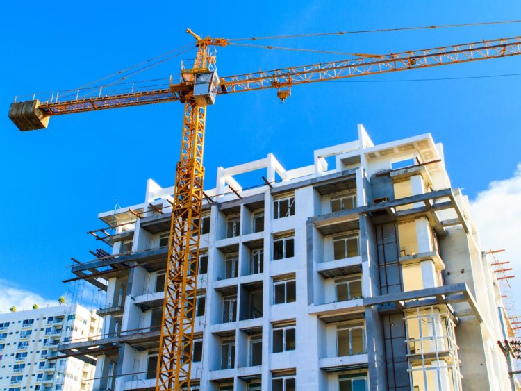 Dcouvrez quelles sont les phases cls de la construction d'un immeuble neuf, quand vous optez pour un achat sur plan. | Shutterstock