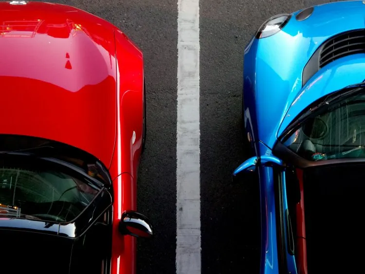 Combien mesure une place de parking ? Les normes à connaître