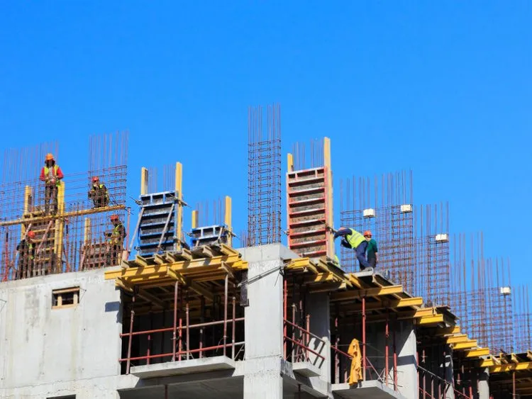 Permis et mises en chantier : la construction neuve amorce-t-elle un redémarrage ?