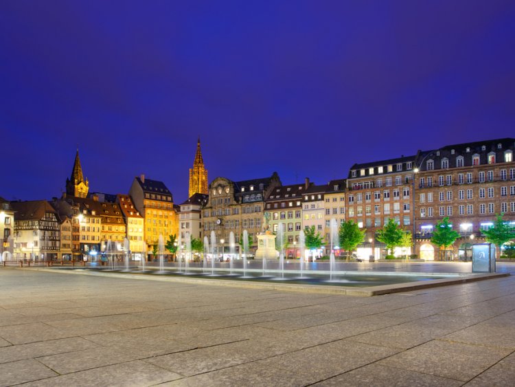 Entre centre historique, quartiers �tudiants et nouveaux p�les urbains, Strasbourg pr�sente plusieurs zones strat�giques pour l�immobilier neuf. | Shutterstock