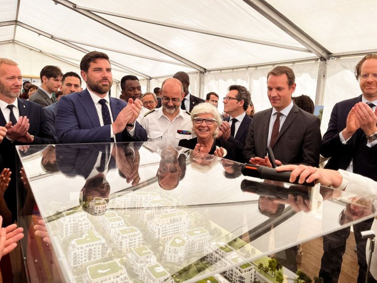 Vincent Jeanbrun, ministre du Logement, pose la première pierre de la phase Héritage du Village des Médias des JO 2024 à Dugny. | Demathieu Bard Immobilier