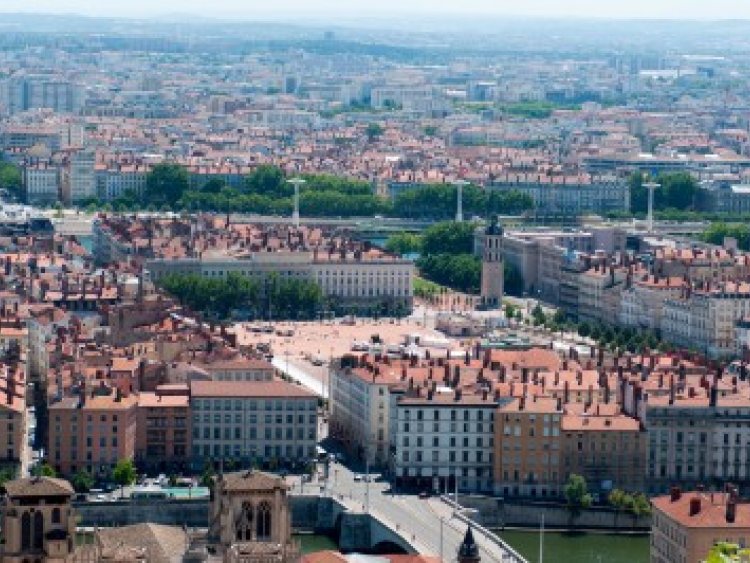 L'immobilier neuf à Lyon attire tant les majors de la promotion que des promoteurs locaux solidement implantés dans la métropole.