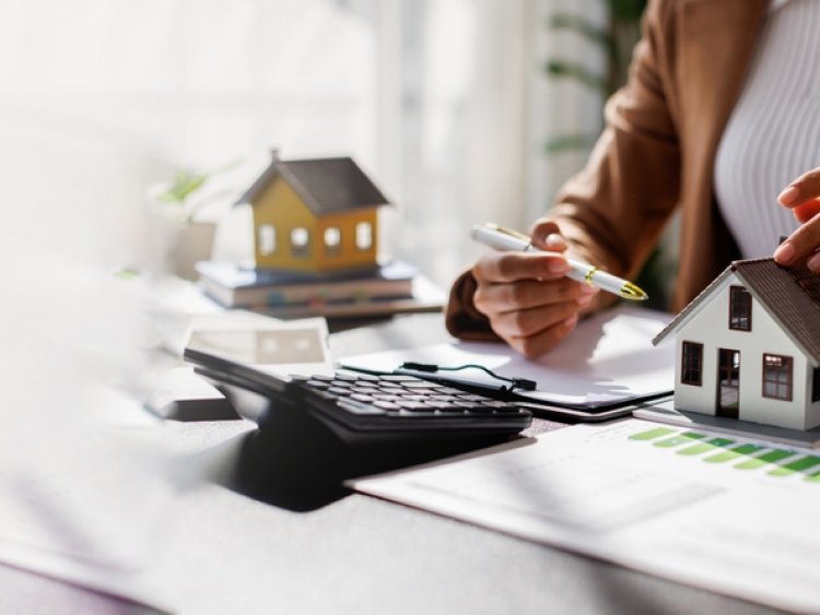 La déclaration LMNP 2026 dépend du régime fiscal choisi, du montant des recettes et des charges liées au logement meublé.