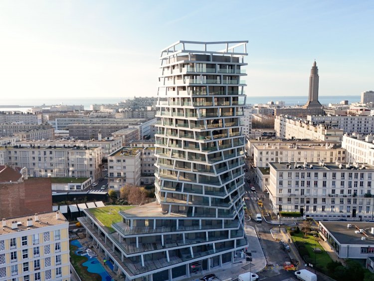 Sogeprom a inauguré la Tour Alta, tour vrillée de 17 étages, qui s'inscrit dans le ciel de l'immobilier neuf du Havre.