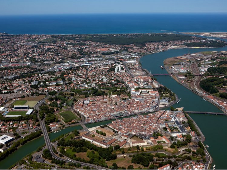 Appartements neufs &agrave; Bayonne : quartiers attractifs, patrimoine basque et proximit&eacute; de l�oc&eacute;an pour un investissement rentable et agr&eacute;able.