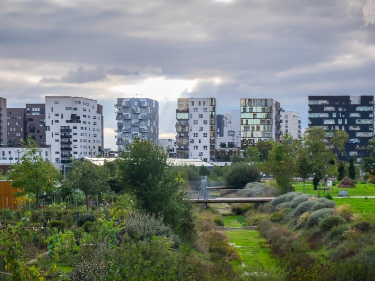 Quelle est cette commune la plus bâtisseuse de logements neufs en Ile-de-France selon le nombre d'habitants ?