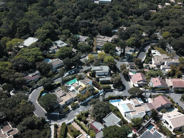 Le cadre verdoyant de Castelnau-le-Lez dans la métropole montpelliéraine séduit chaque année de nouveaux habitants qu'il faut loger.