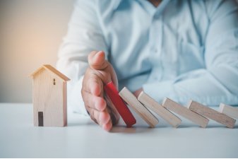 Découvrez les différentes garanties et assurances pour protéger votre logement neuf dès sa construction. | Shutterstock