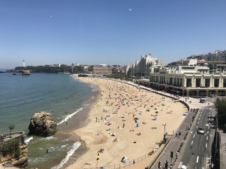 Les villes class�es parmi les plus agr�ables � vivre, comme ici � Biarritz, deviennent des destinations privil�gi�es pour investir dans le neuf.