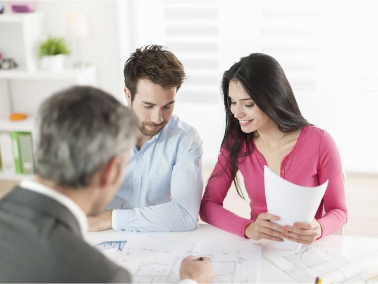 Emprunteurs et banques naviguent dans un marché immobilier stable malgré l’influence de la géopolitique actuelle.