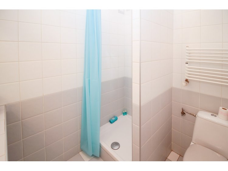 Douche sans ressaut obligatoire, définition